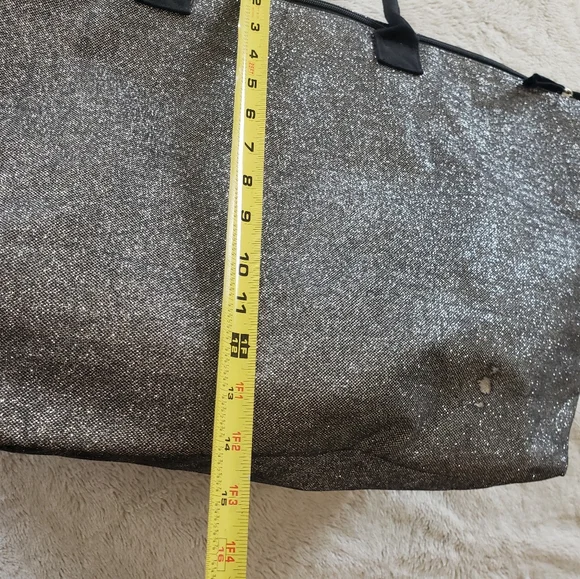 Victoria's Secret duffle bag - Picture 7 of 10